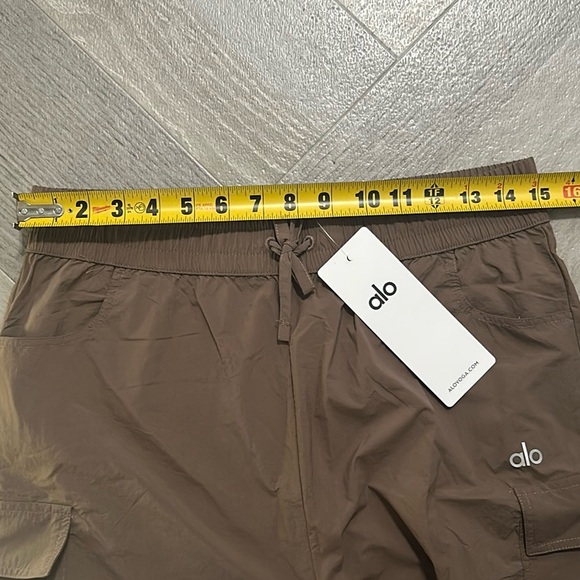 ALO Yoga Women Brown Windbreaker Cargo Pants - Picture 6 of 7